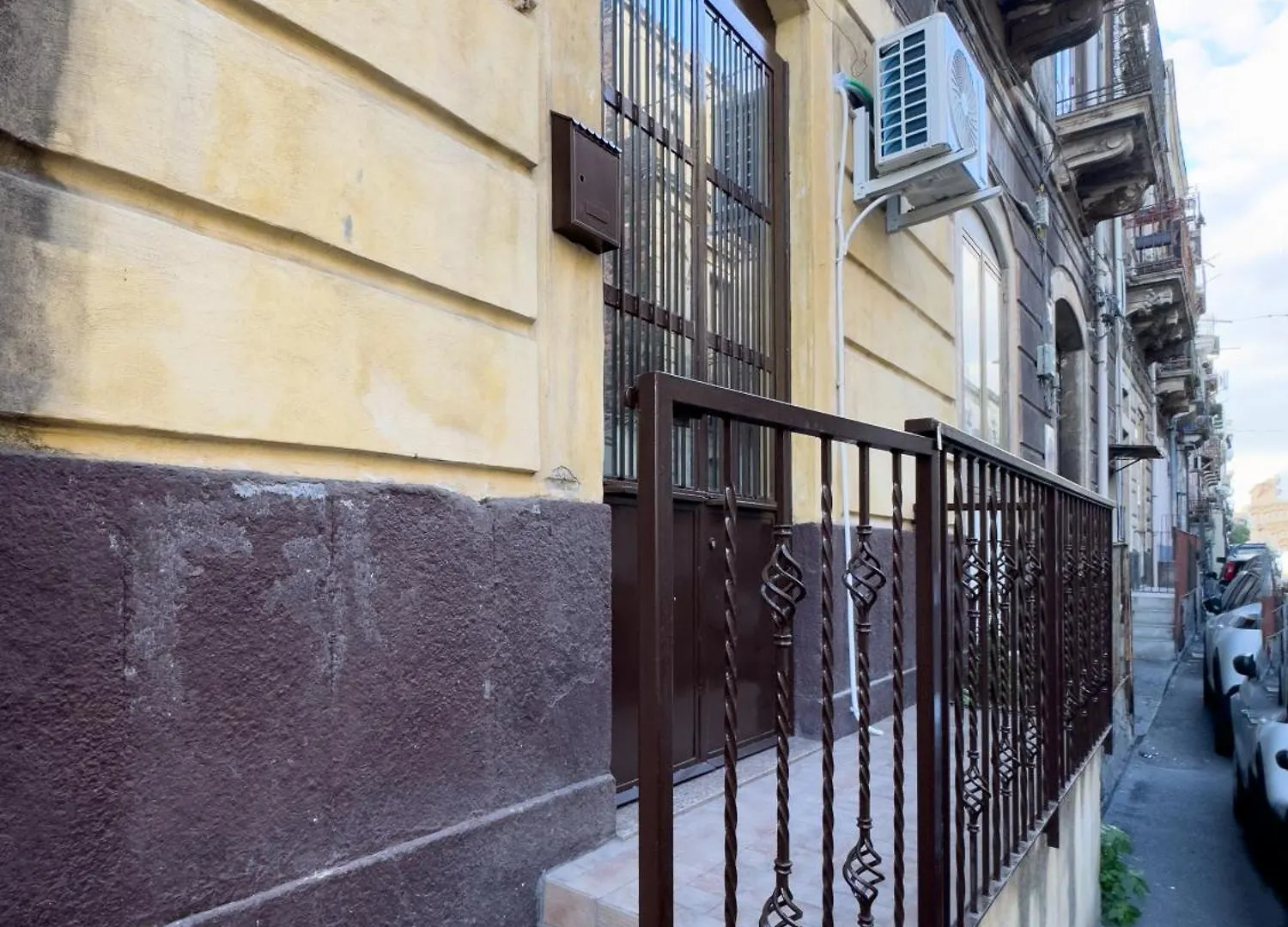 Sabbie Dell'Etna - Eleganza E Comfort Nel Cuore Di Catania Con Parcheggio Privato