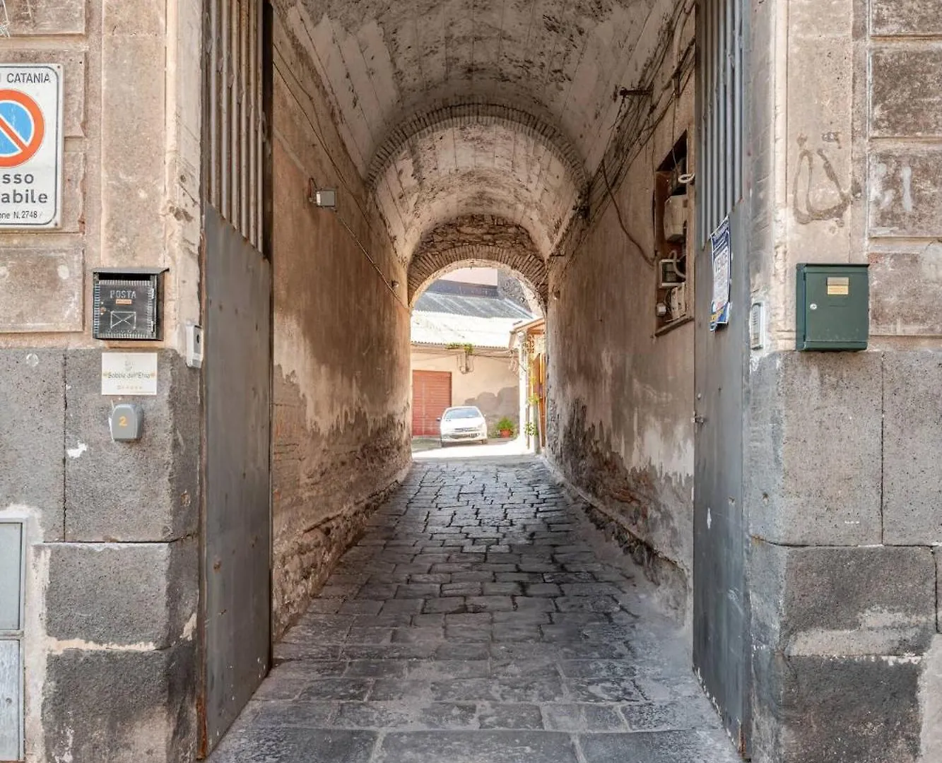 Sabbie Dell'Etna - Eleganza E Comfort Nel Cuore Di Catania Con Parcheggio Privato Italy